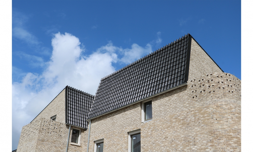 Crest Nelskamp H14 Black Gloss roof tiles