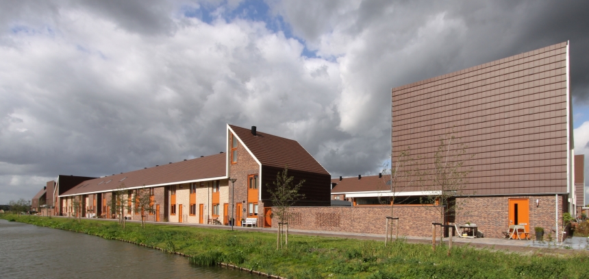 G10 Brown tiles   roofs and facades